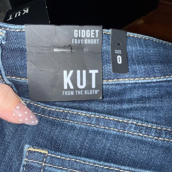 Kut from the Kloth Gidget Fray Shorts - Picture 3 of 7